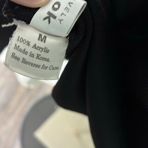 MISOOK Wrinkle Resistant Black Short Sleeve Turtleneck Sweater, Medium - Picture 6 of 6